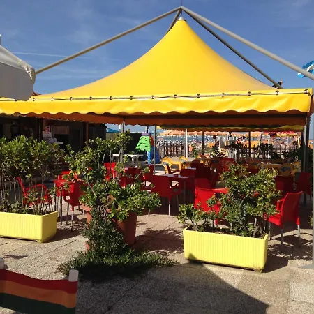 Апартаменти Apartments Viareggio *