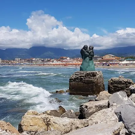 Apartments Viareggio ヴィアレッジョ