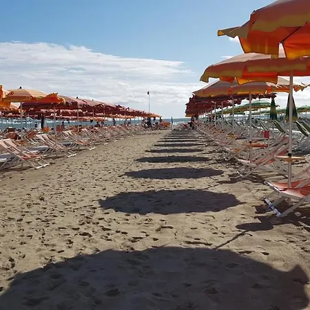 Apartments Viareggio アパート ヴィアレッジョ