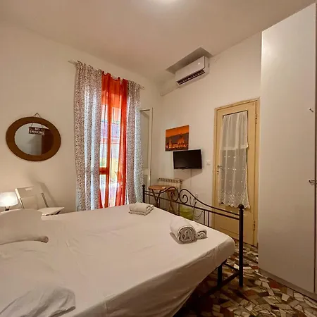 Apartments Viareggio アパート *