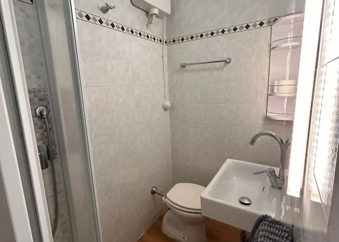 Апартаменти Apartments Viareggio *